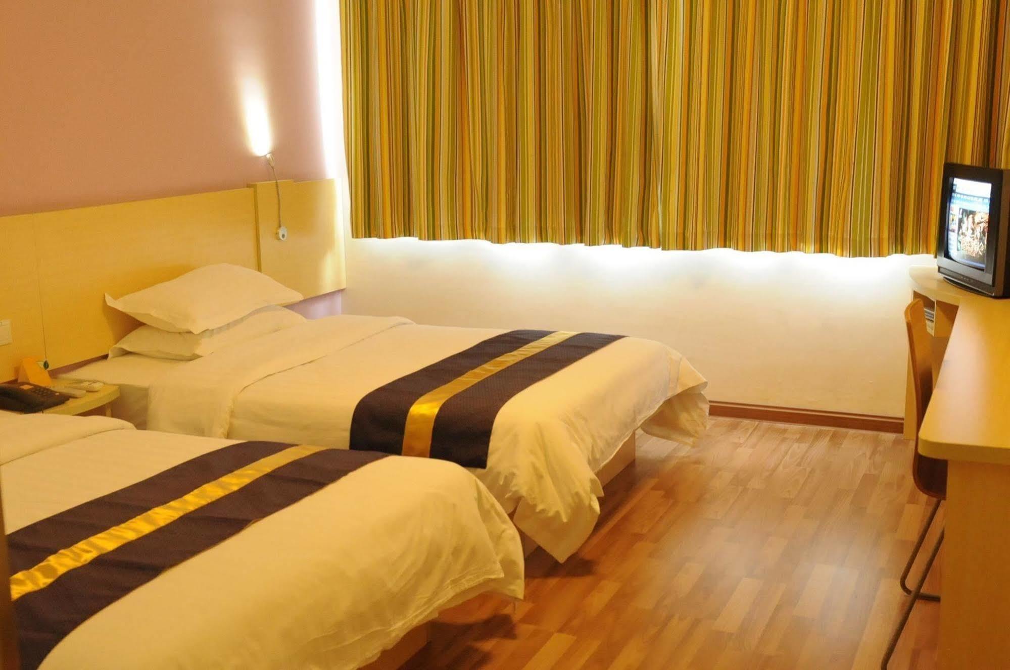 Yuanman Hotel Huizhou Yongwang Plaza Екстериор снимка