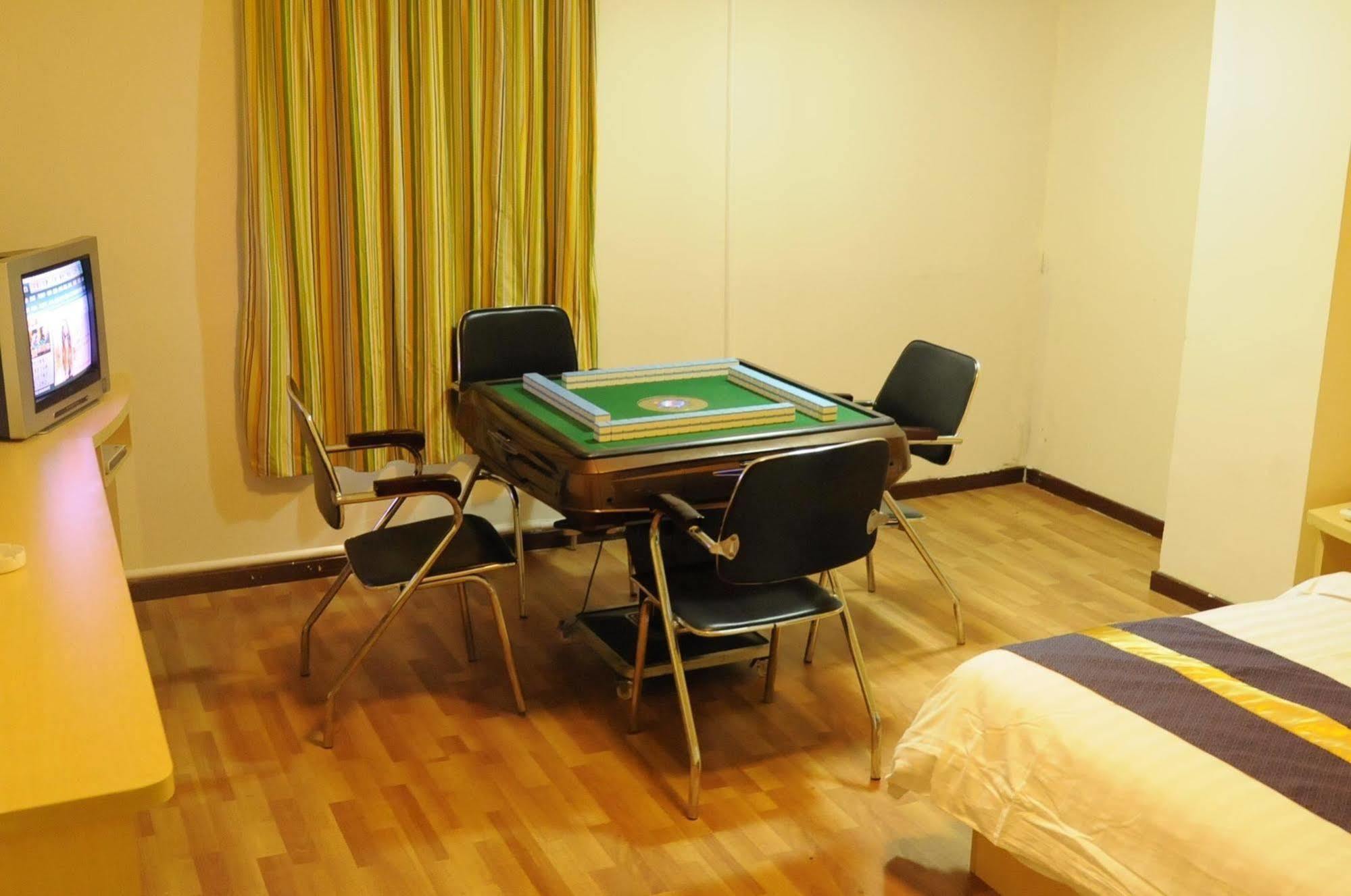 Yuanman Hotel Huizhou Yongwang Plaza Екстериор снимка